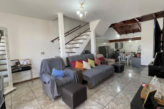 Casa para alugar com 4 quartos, 157m² em Capoeiras, Florianópolis