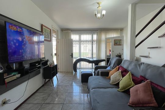 Casa para alugar com 4 quartos, 157m² em Capoeiras, Florianópolis