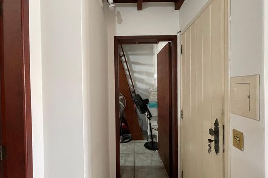 Cômodo de distribuição  de casa para alugar com 4 quartos, 157m² em Capoeiras, Florianópolis