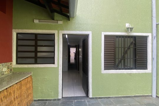 Área externa de casa à venda com 4 quartos, 300m² em Cipava, Osasco