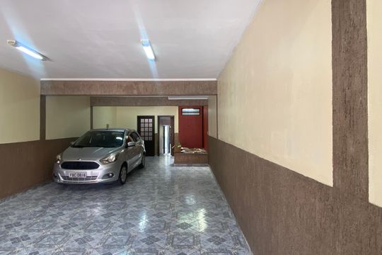 Garagem  de casa à venda com 4 quartos, 300m² em Cipava, Osasco