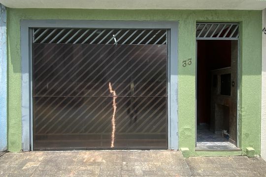 Fachada de casa à venda com 4 quartos, 300m² em Cipava, Osasco