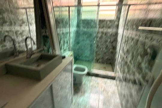 Banheiro de casa para alugar com 2 quartos, 56m² em Corte Oito, Duque de Caxias