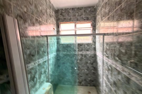 Banheiro de casa para alugar com 2 quartos, 56m² em Corte Oito, Duque de Caxias