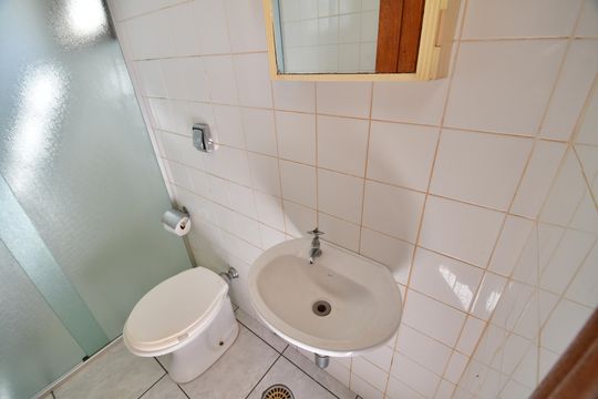 Banheiro de casa de condomínio à venda com 4 quartos, 809m² em Cidade Universitária, Campinas