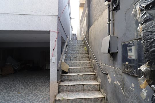 Área comum - Escada de casa para alugar com 1 quarto, 25m² em Vila do Castelo, São Paulo