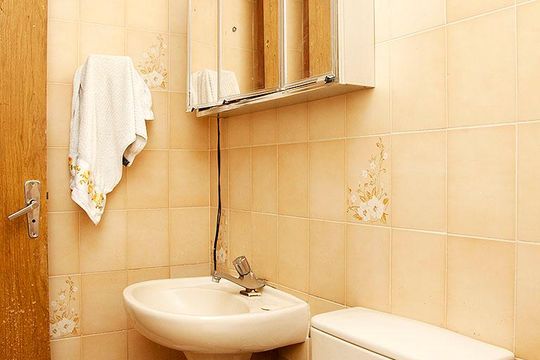 Banheiro de kitnet/studio para alugar com 1 quarto, 42m² em Bom Fim, Porto Alegre
