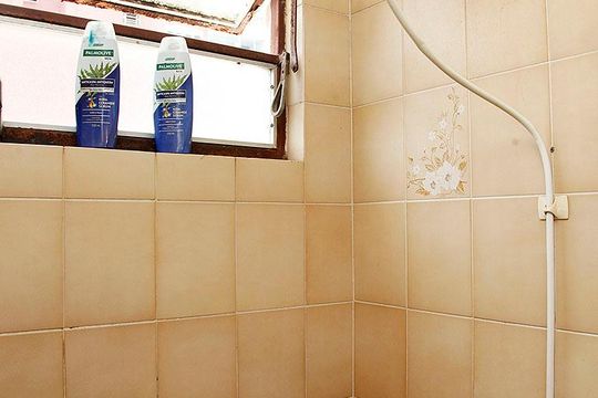 Banheiro de kitnet/studio para alugar com 1 quarto, 42m² em Bom Fim, Porto Alegre