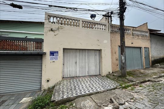 Fachada de casa à venda com 3 quartos, 140m² em Roncon, Ribeirão Pires