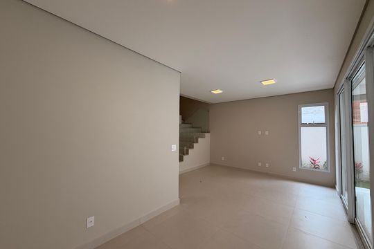 Sala de casa de condomínio à venda com 3 quartos, 170m² em Gramadão, Jundiaí