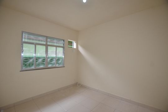 Quarto 1 de casa para alugar com 1 quarto, 60m² em Bento Ribeiro, Rio de Janeiro