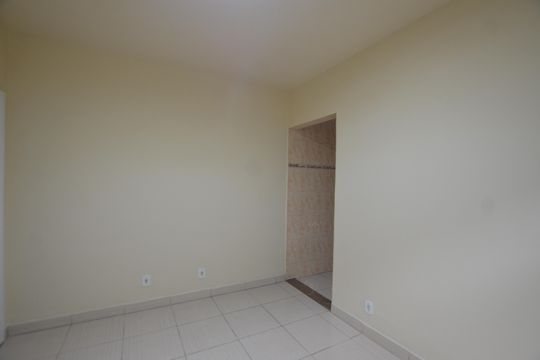 Sala de casa para alugar com 1 quarto, 60m² em Bento Ribeiro, Rio de Janeiro
