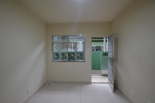 Casa para alugar com 1 quarto, 60m² em Bento Ribeiro, Rio de Janeiro