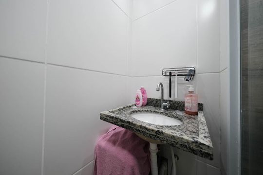 Banheiro de apartamento para alugar com 2 quartos, 48m² em Cidade Antônio Estêvão de Carvalho, São Paulo