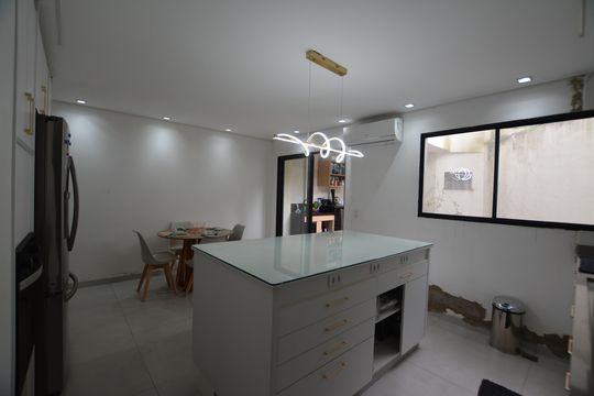 COZINHA  de casa à venda com 3 quartos, 230m² em Rio Pequeno, São Paulo