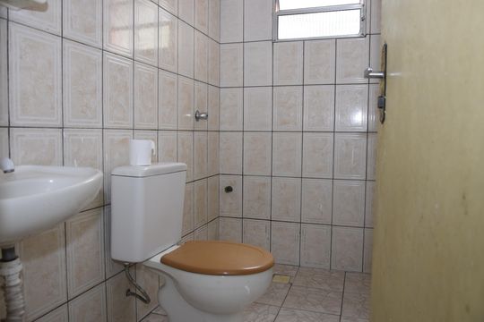Banheiro de casa para alugar com 1 quarto, 60m² em Parque Novo Santo Amaro, Embu das Artes