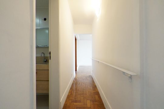 Corredor de apartamento para alugar com 2 quartos, 87m² em Chácara Klabin, São Paulo