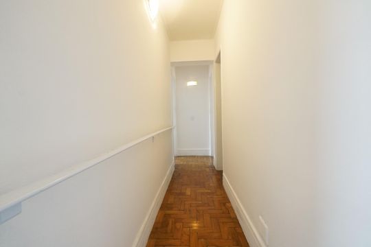 Corredor de apartamento para alugar com 2 quartos, 87m² em Chácara Klabin, São Paulo