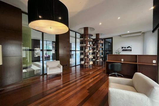 Sala de leitura  de apartamento para alugar com 1 quarto, 76m² em Barra da Tijuca, Rio de Janeiro