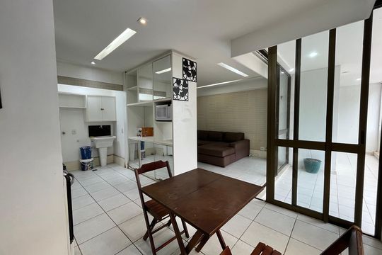 Cozinha de apartamento para alugar com 1 quarto, 76m² em Barra da Tijuca, Rio de Janeiro