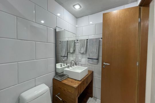 Banheiro de apartamento para alugar com 1 quarto, 76m² em Barra da Tijuca, Rio de Janeiro