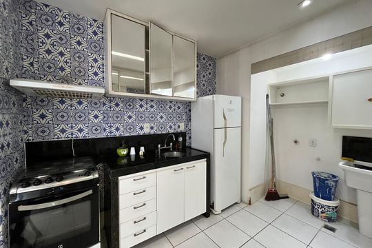 Cozinha de apartamento para alugar com 1 quarto, 76m² em Barra da Tijuca, Rio de Janeiro