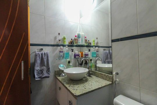 Banheiro de apartamento à venda com 2 quartos, 49m² em Vila Santa Clara, São Paulo