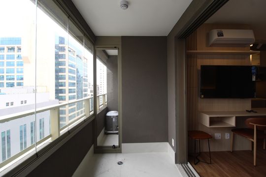 Varanda de kitnet/studio para alugar com 1 quarto, 28m² em Indianópolis, São Paulo