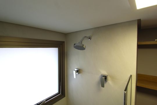 Banheiro de kitnet/studio para alugar com 1 quarto, 28m² em Indianópolis, São Paulo