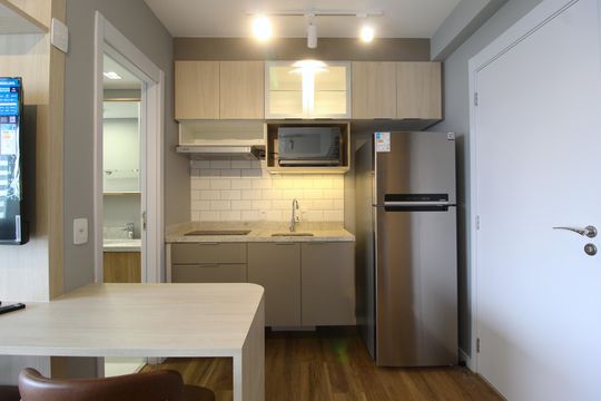 Cozinha de kitnet/studio para alugar com 1 quarto, 28m² em Indianópolis, São Paulo