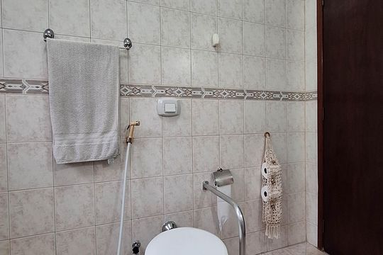 Banheiro Social de casa à venda com 3 quartos, 174m² em Piratininga, Niterói