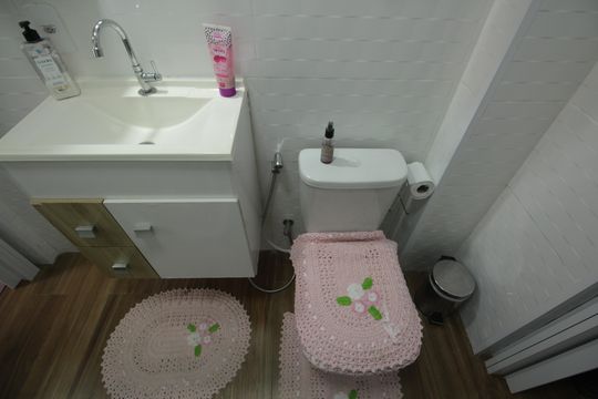 Banheiro de kitnet/studio para alugar com 1 quarto, 41m² em Embaré, Santos