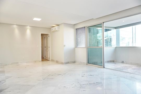 Apartamento à venda com 3 quartos, 118m² em Lourdes, Belo Horizonte