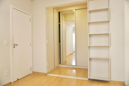 Suíte - Closet  de apartamento à venda com 3 quartos, 118m² em Lourdes, Belo Horizonte