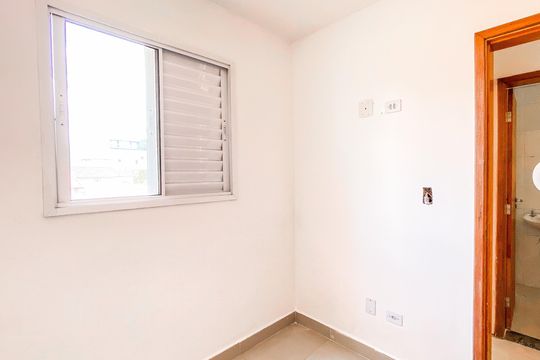 Quarto 2 de apartamento para alugar com 2 quartos, 45m² em Vila Talarico, São Paulo
