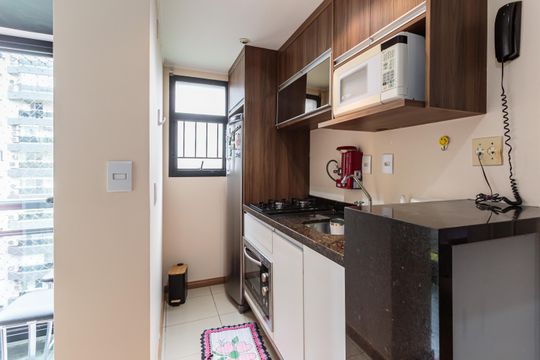 Cozinha de apartamento para alugar com 1 quarto, 40m² em Vila Nova Conceição, São Paulo