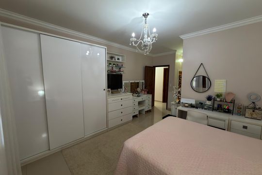 Casa à venda com 5 quartos, 1000m² em Colônia Agrícola Samambaia, Brasília