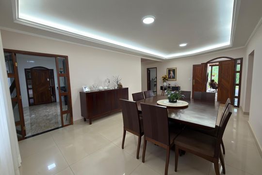 Casa à venda com 5 quartos, 1000m² em Colônia Agrícola Samambaia, Brasília