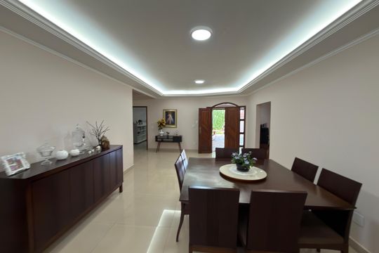 Casa à venda com 5 quartos, 1000m² em Colônia Agrícola Samambaia, Brasília