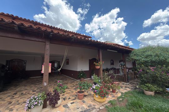 Casa à venda com 5 quartos, 1000m² em Colônia Agrícola Samambaia, Brasília