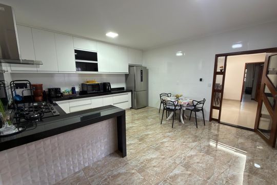 Casa à venda com 5 quartos, 1000m² em Colônia Agrícola Samambaia, Brasília
