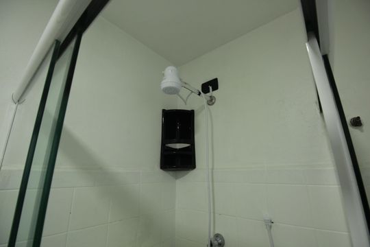 Banheiro de apartamento para alugar com 1 quarto, 45m² em Itararé, Santos