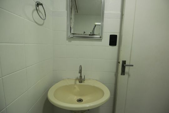 Banheiro de apartamento para alugar com 1 quarto, 45m² em Itararé, Santos