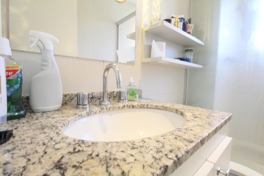 Banheiro Social de apartamento à venda com 3 quartos, 92m² em Jardim Henriqueta, Taboão da Serra