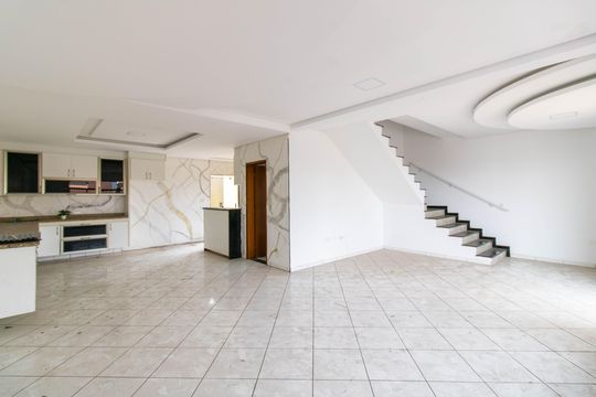 Sala de casa para alugar com 3 quartos, 350m² em Vila das Palmeiras, Guarulhos