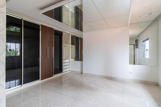 Suíte de casa para alugar com 3 quartos, 350m² em Vila das Palmeiras, Guarulhos