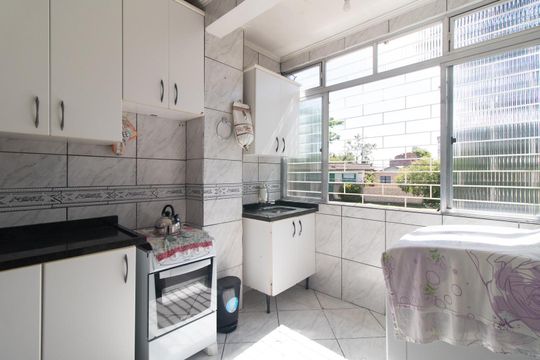 Cozinha de apartamento à venda com 2 quartos, 60m² em Partenon, Porto Alegre