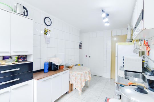 Cozinha  de apartamento à venda com 2 quartos, 70m² em Parque Cecap, Guarulhos