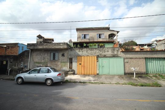 Fachada de casa para alugar com 2 quartos, 324m² em Lindéia, Contagem