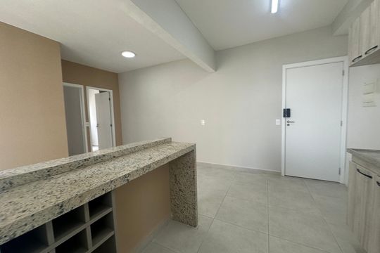 Cozinha de apartamento para alugar com 1 quarto, 42m² em Jardim Tupanci, Barueri